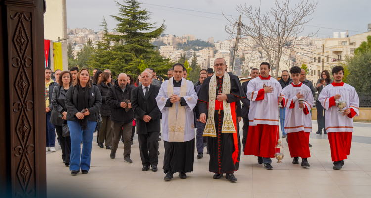 Le Cardinal Pierbattista visite la paroisse de Jubeiha