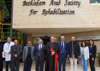 Il card. Pizzaballa visita la Società Araba per la Riabilitazione di Betlemme