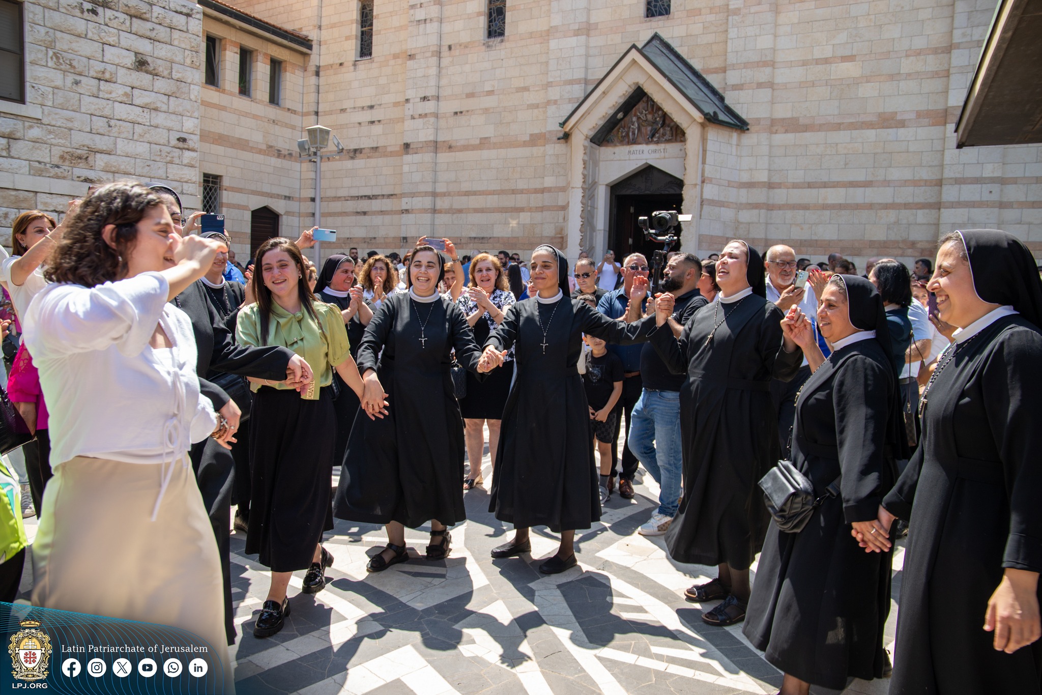 L'Église de Terre Sainte célèbre trois nouvelles novices chez les Sœurs du Rosaire