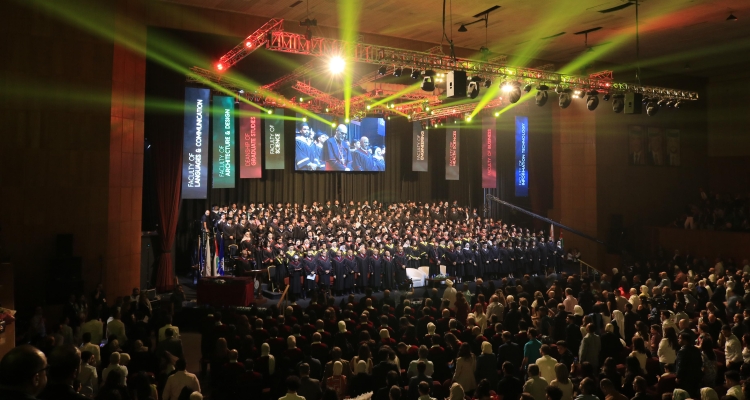 Remise des diplômes pour la dixième promotion de l'Université américaine de Madaba