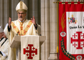 El Cardenal Pizzaballa visita el Reino Unido: «El futuro de Tierra Santa está en los mansos»
