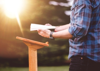 نعيش الكلمة: أصوات من الأرض المقدسة