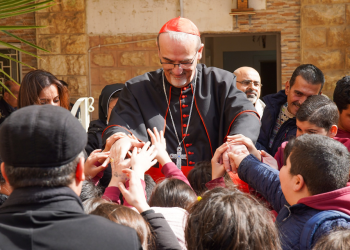 Une visite pastorale dans l'affection et l'harmonie : Le cardinal Pizzaballa à Zarqa Nord