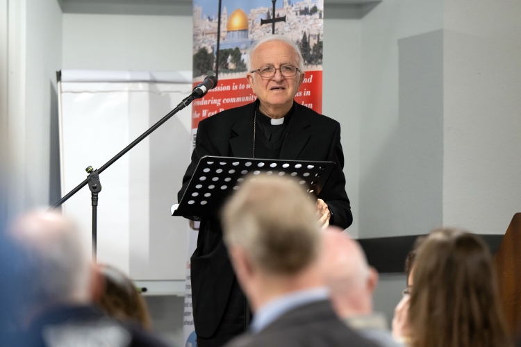 A Londra, mons. Shomali condivide le sfide e le speranze dei cristiani in Terra Santa