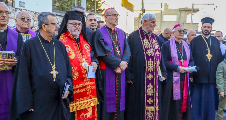 La Procesión del Vía Crucis Une a las Iglesias de Yafa de Nazaret en Un Poderoso Testimonio de Fe
