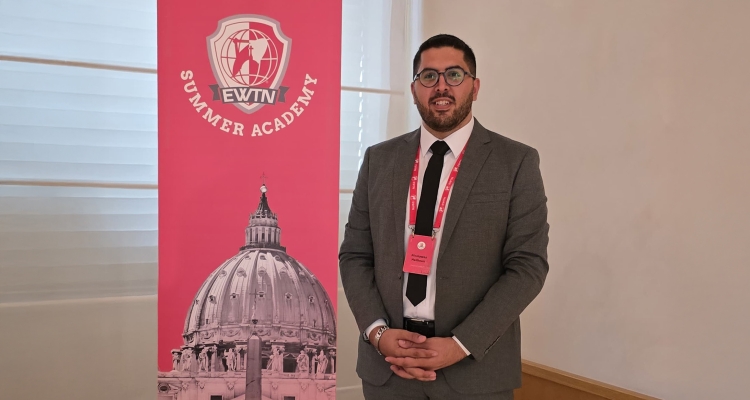 Nicolawos Hazboun reçoit un certificat de formation aux médias de l'EWTN du Vatican