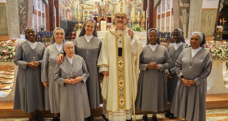 Nazaret celebra los votos perpetuos de la Hermana Rawan Younes