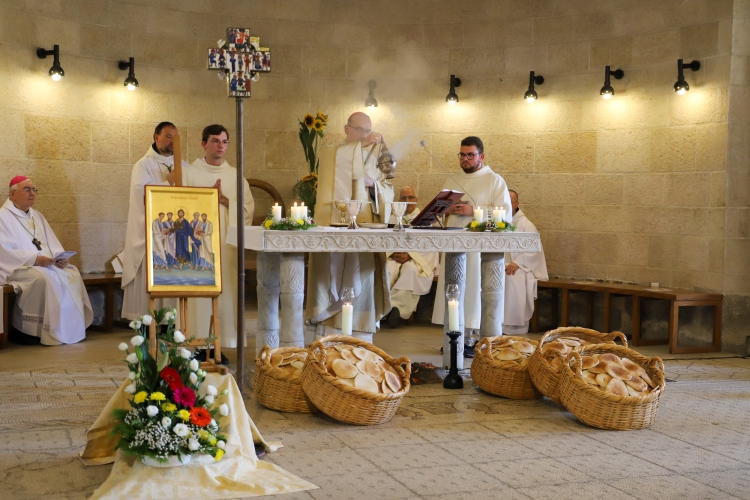 “Everything Should Pass Through the Hands of Jesus”: Cardinal Pizzaballa Celebrates the Feast of the Multiplication in Tabgha