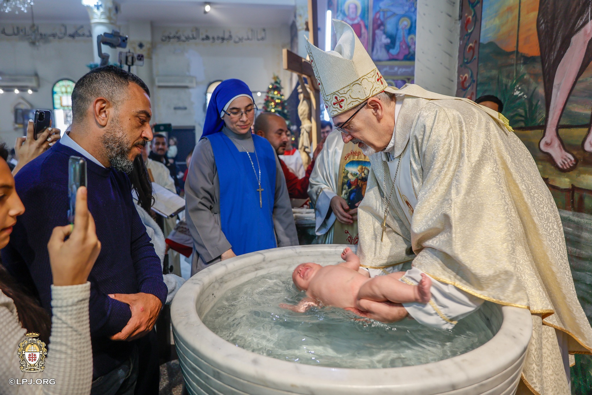 Le cardinal Pizzaballa célèbre Noël à Gaza : « Ensemble, nous reconstruirons tout »