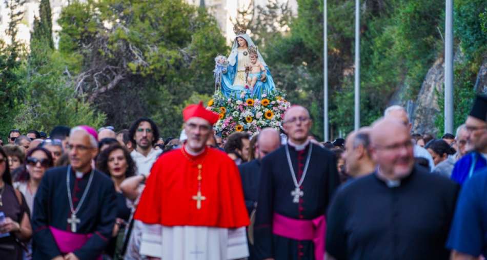 In salita nella preghiera: la processione della Madonna del Monte Carmelo ad Haifa